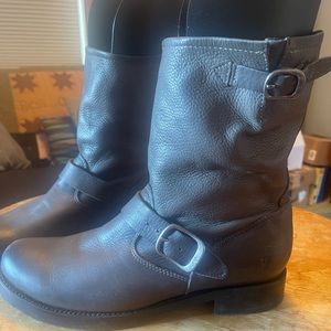 Gray, Frye, Veronica slouch boot. Sz. 10